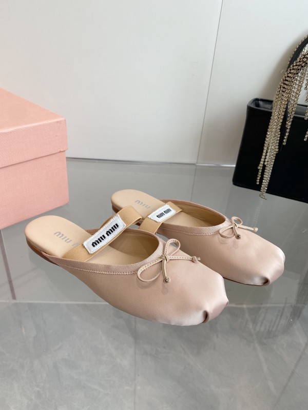 2025 Women Miu Miu Beige Satin Slippers KFY00280
