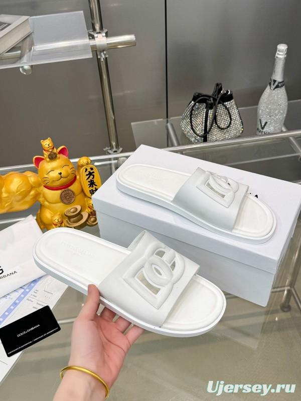 2025 Unisex Dolce & Gabbana White Leather Slippers KFY00150