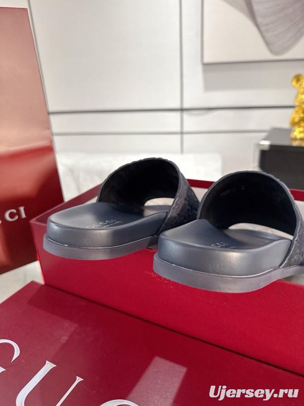 2025 Unisex Gucci Black Velvet Slippers GG Embossed AS00240