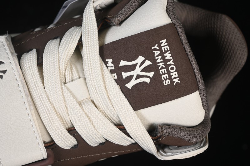New York Yankees Chunky Liner Magic Strap Lightweight Platform Casual Sneakers - 3ASXW015N50BRS