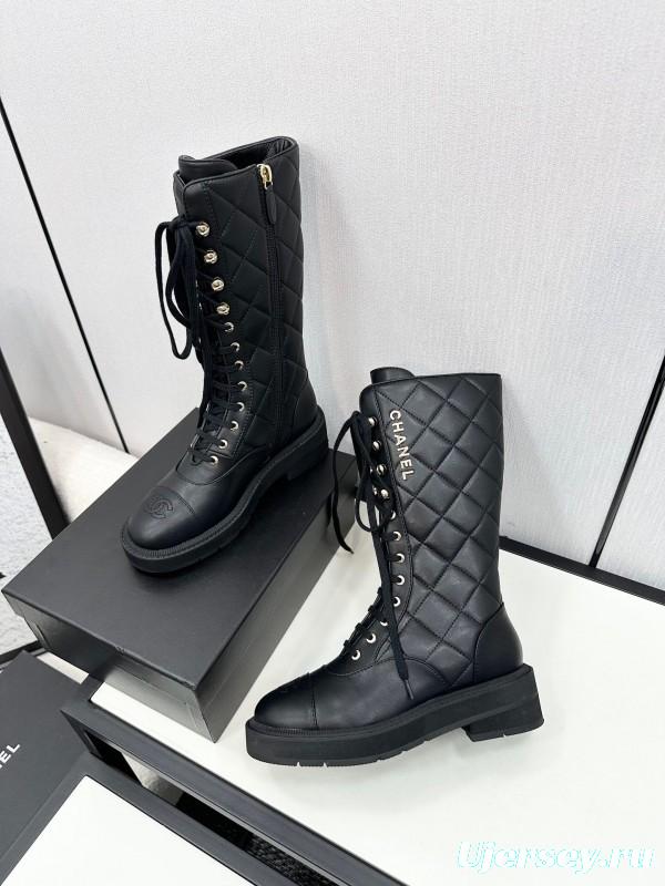 Chanel Fall/Winter Essential Short Boots with Rubber Foam Sole - LY00380