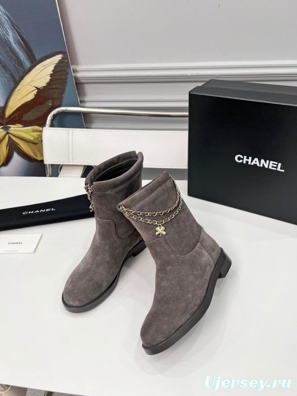 Chanel Spring/Summer 2025 Quilted Leather Chain CC Four-Leaf Clover Flat Ankle Boots - LY00400