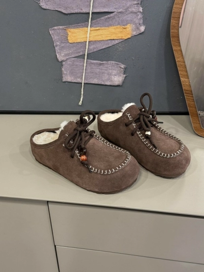 UGG 2025 Spring/Summer Collection Plush Wool Slippers with Vintage Buckle - KFY00240