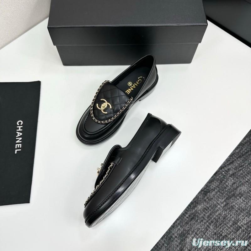 Chanel Classic Flap Chain CC Loafers with Buckle Closure - LY00320