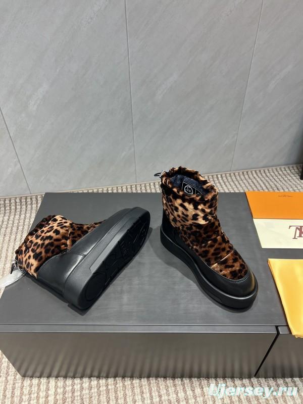 Louis Vuitton Fall/Winter 2025 Snow Boots with Round Toe and Thick Sole - KFY00310