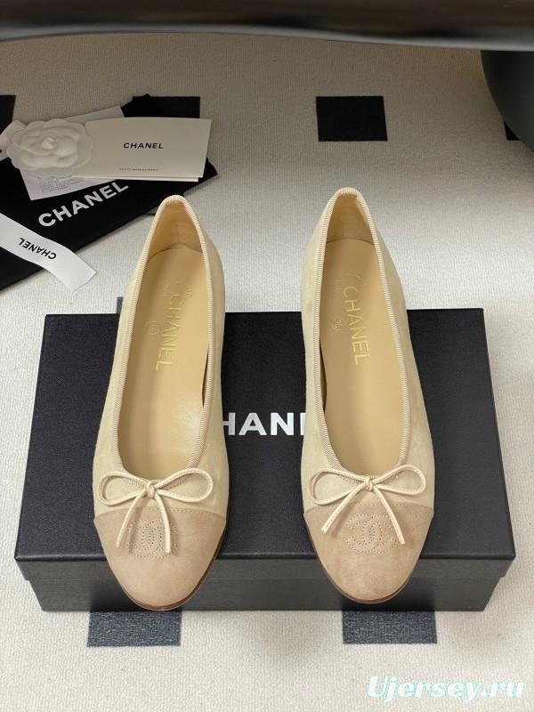 Chanel Ballet Flats with Bow Detail in Suede - KFY00300