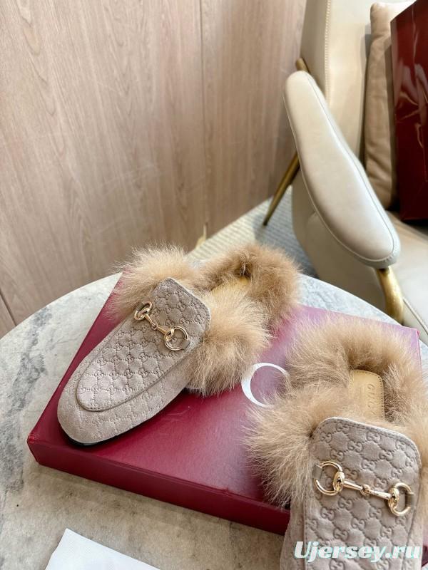 Gucci Women's Fur Mule with Double G Pattern and Horsebit Detail - LY00340