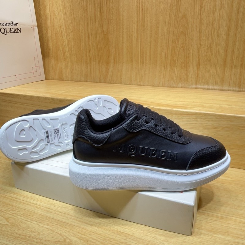 Alexander McQueen Spring 2025 Collection Platform Sneakers with Thick Sole Design - AS00320