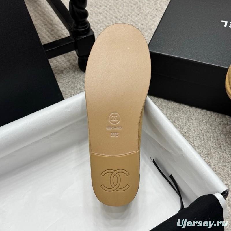 Chanel 2025 SS Teddy Fur Loafers with Double C Logo - KFY00300