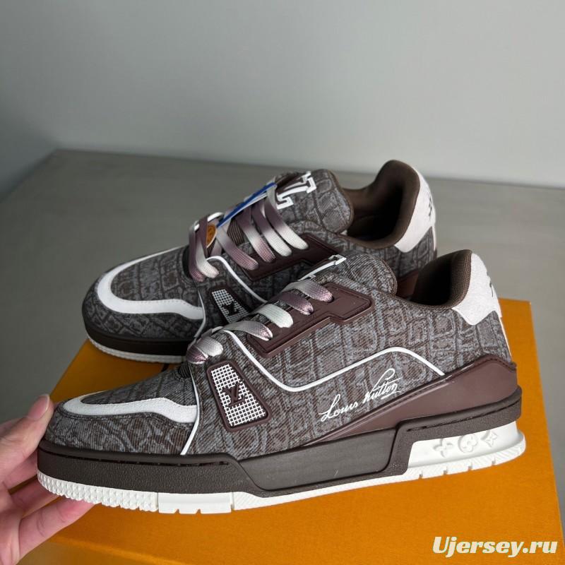 Louis Vuitton 2025 Spring/Summer Collection Luxury Sneakers with Signature Logo and Dual-Color TPU Outsole - YC