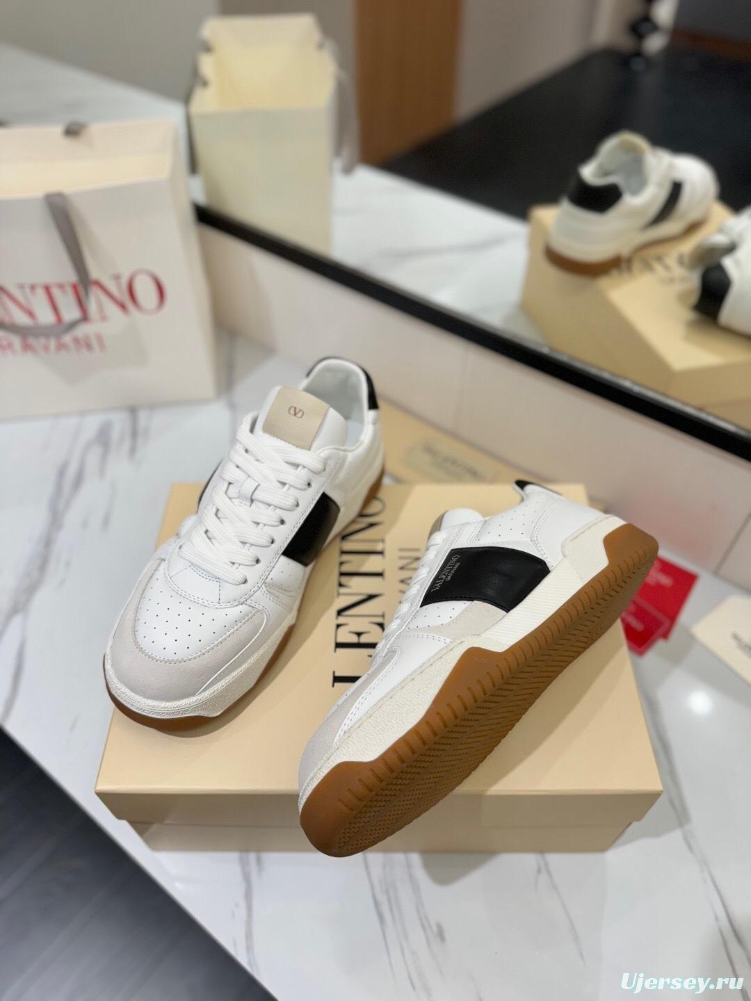 VALENTINO 2025 SS Casual Sneakers with Large V Hook-and-Loop Closure - AS00370