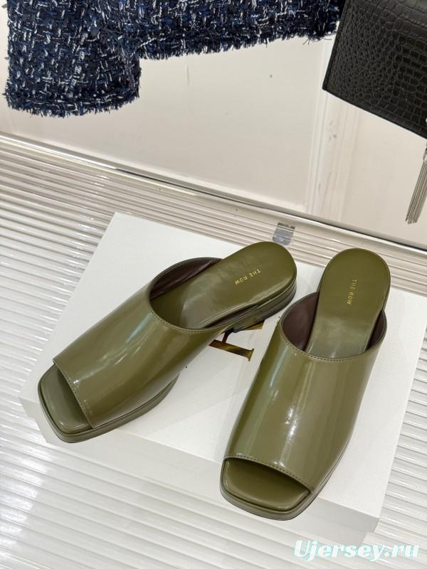 The Row 2025/SS Platform Slides - KFY00280