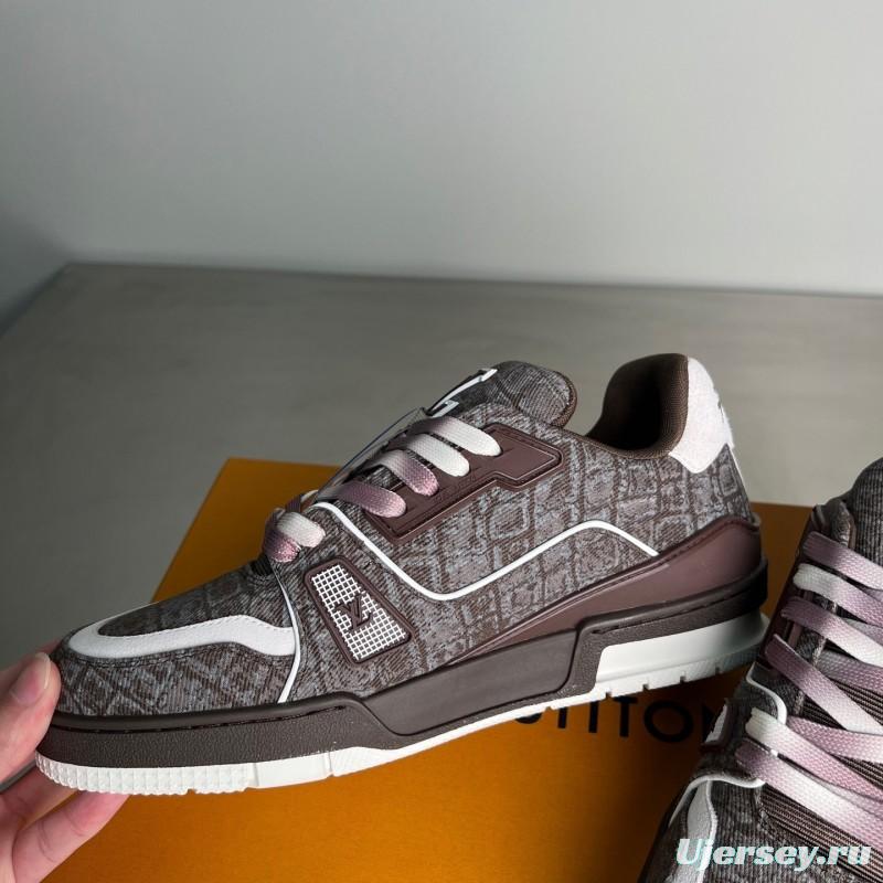 Louis Vuitton 2025 Spring/Summer Collection Luxury Sneakers with Signature Logo and Dual-Color TPU Outsole - YC