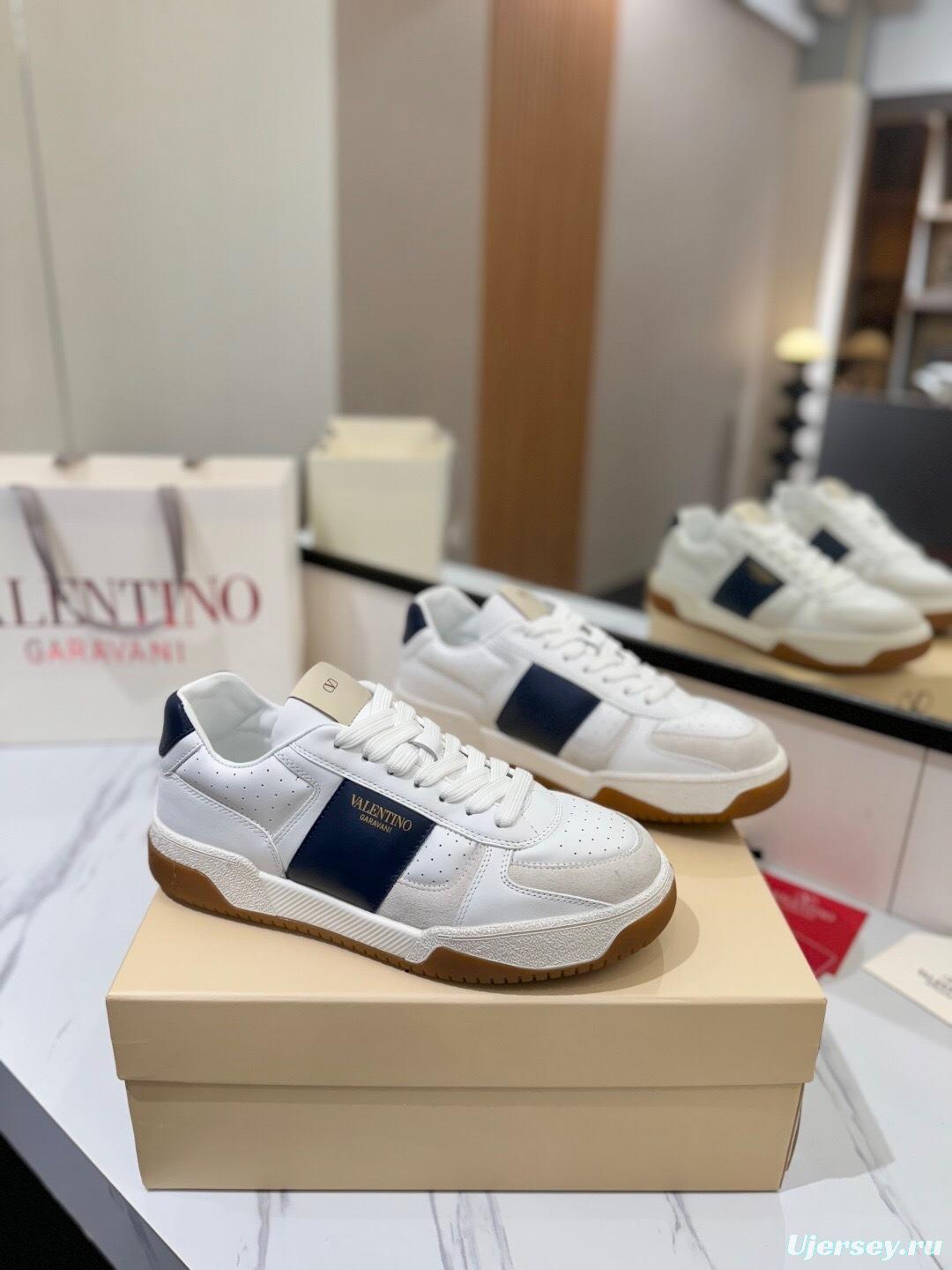 VALENTINO 2025 SS Casual Sneakers with Large V Hook-and-Loop Design - AS00370