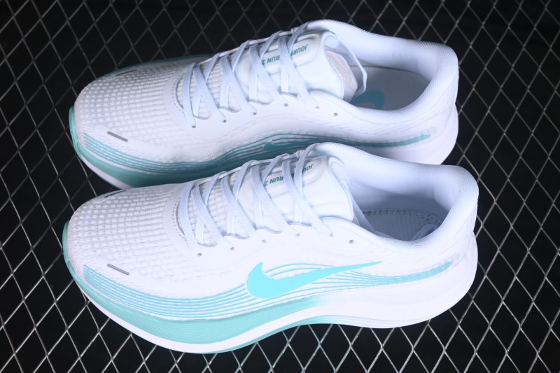 Nike Journey Run Cushioned Low-Top Running Shoes with Traction and Wear Resistance - DF5918-100