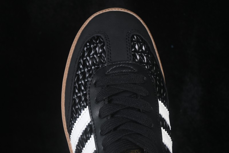 Adidas Samba OG Classic Skateboarding Shoes with Retro Leather Upper - HQ9282